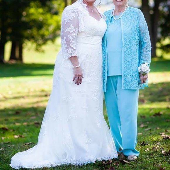 Plus size wedding gown & shrug - Picture 1 of 7